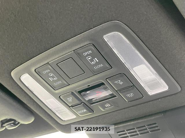 Toyota VOXY 2026-05 8648771-5
