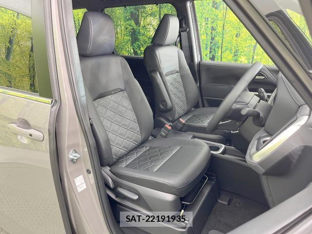 Toyota VOXY 2026-05 8648771-7