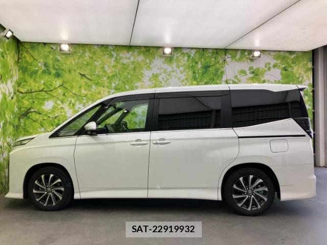 Toyota VOXY 2026-03 8648827-1