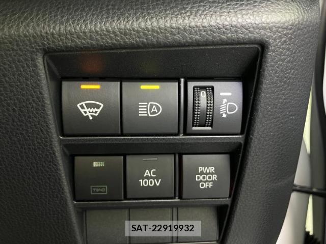 Toyota VOXY 2026-03 8648827-15
