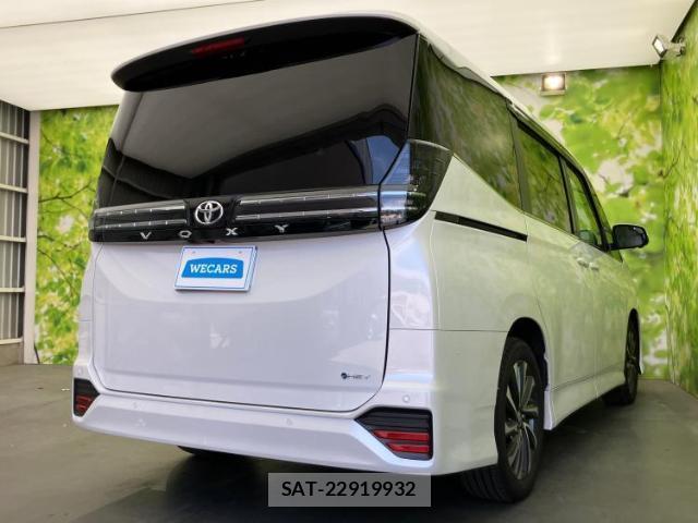 Toyota VOXY 2026-03 8648827-2