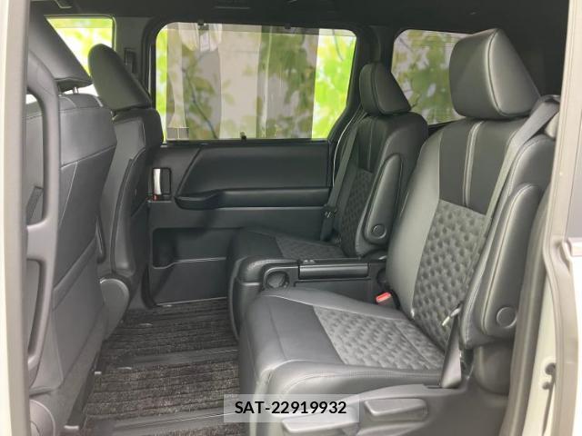 Toyota VOXY 2026-03 8648827-5
