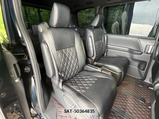 Toyota VOXY 2024-05 8649131-9
