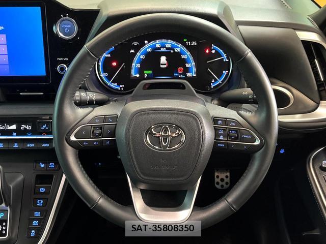 Toyota VOXY 2023-05 8649222-11