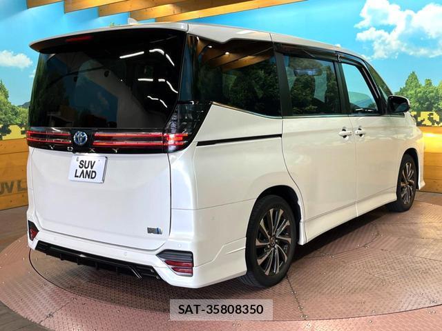 Toyota VOXY 2023-05 8649222-17