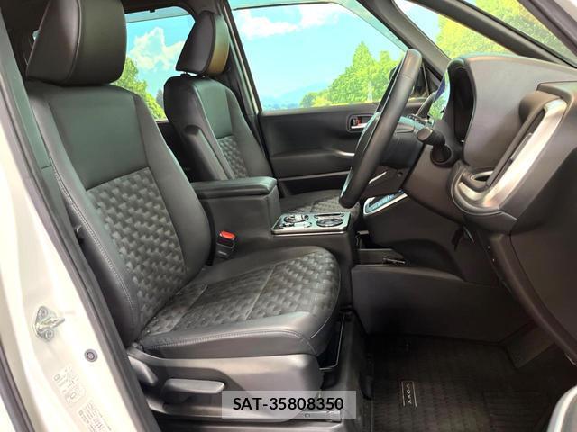 Toyota VOXY 2023-05 8649222-7
