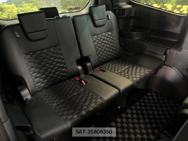 Toyota VOXY 2023-05 8649222-9