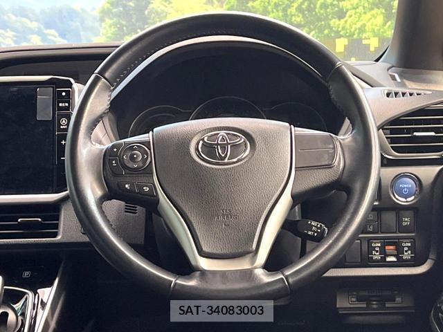 Toyota VOXY 2021-05 8649328-11