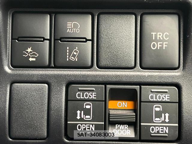 Toyota VOXY 2021-05 8649328-5