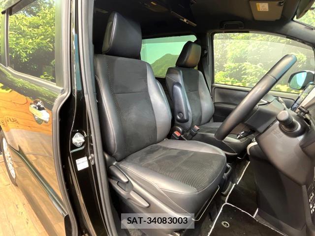 Toyota VOXY 2021-05 8649328-7