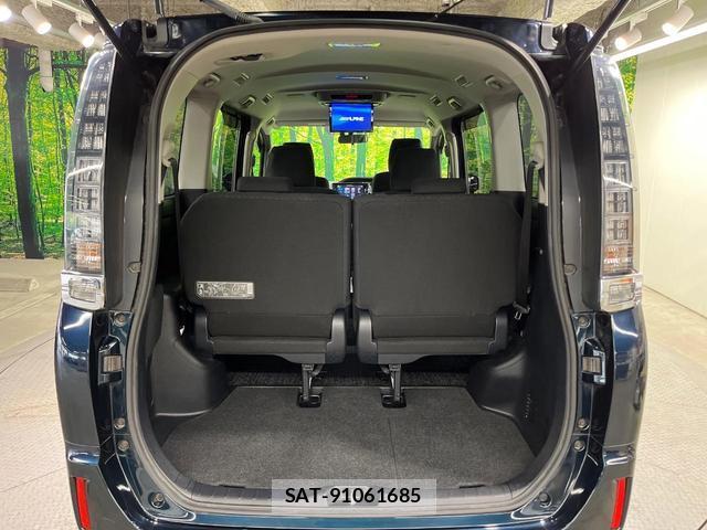 Toyota VOXY 2014-09 8649362-10