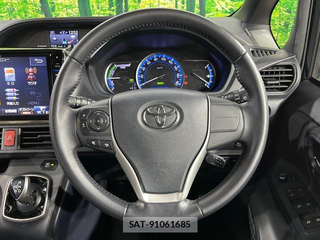 Toyota VOXY 2014-09 8649362-11