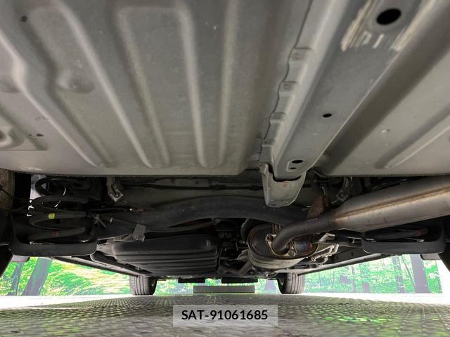Toyota VOXY 2014-09 8649362-19