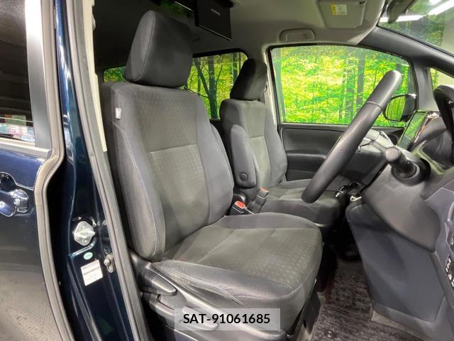 Toyota VOXY 2014-09 8649362-7