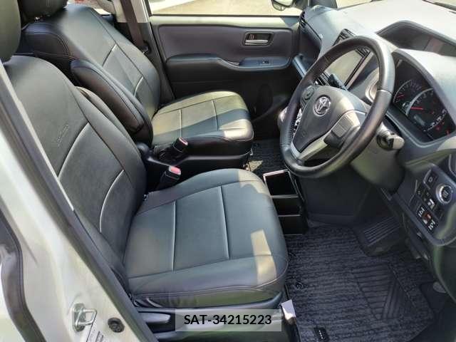 Toyota VOXY 2016-02 8649472-11
