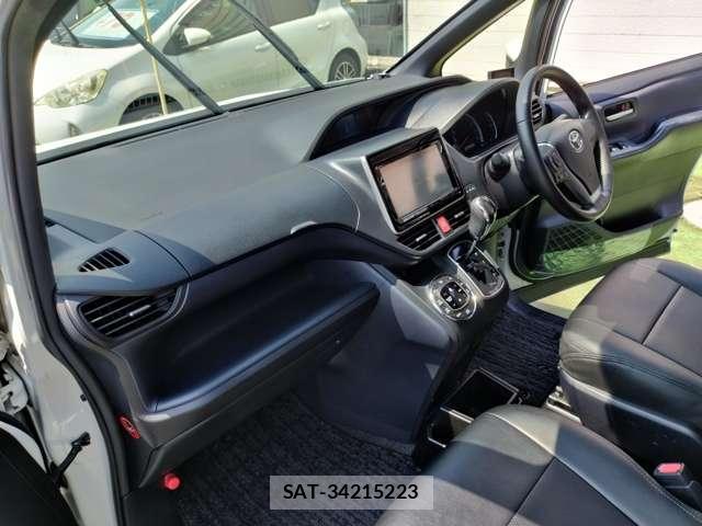 Toyota VOXY 2016-02 8649472-12