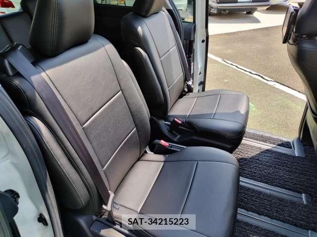 Toyota VOXY 2016-02 8649472-13