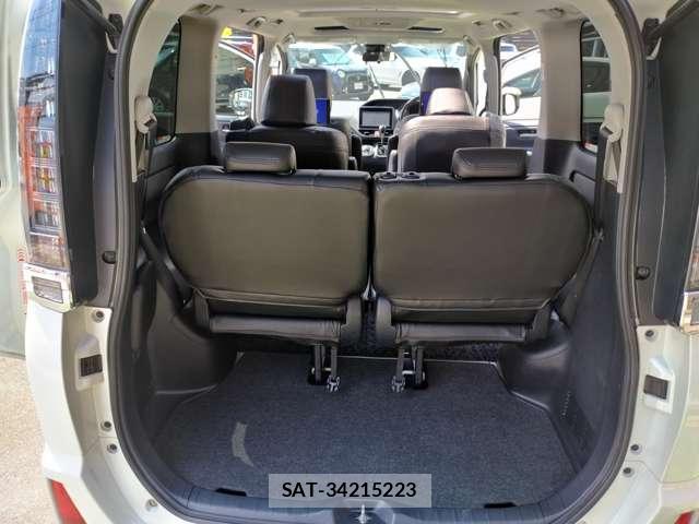 Toyota VOXY 2016-02 8649472-14