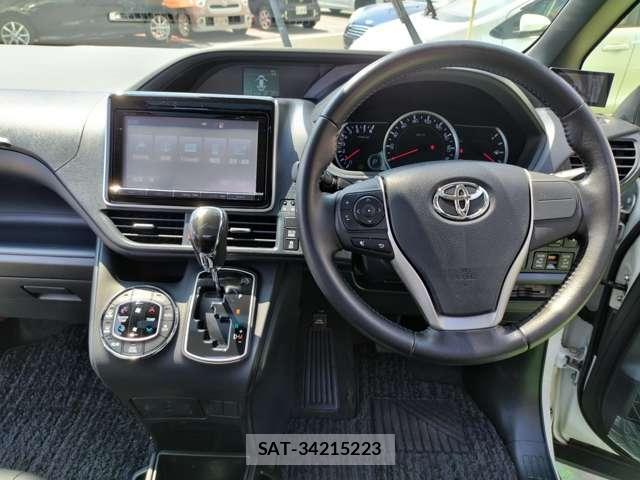 Toyota VOXY 2016-02 8649472-15