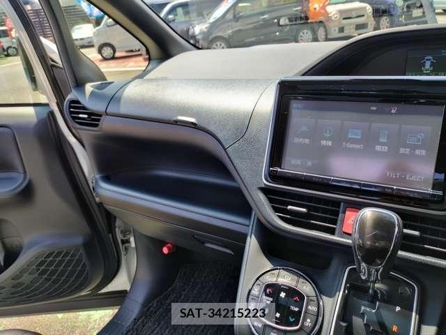Toyota VOXY 2016-02 8649472-18
