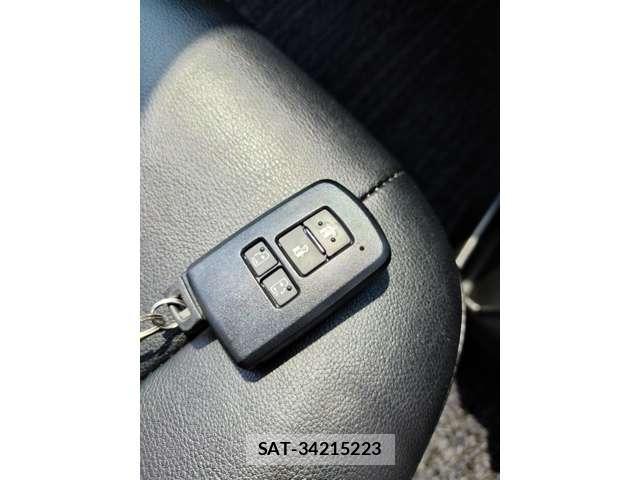 Toyota VOXY 2016-02 8649472-19