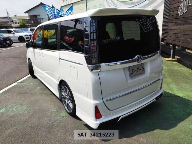 Toyota VOXY 2016-02 8649472-6