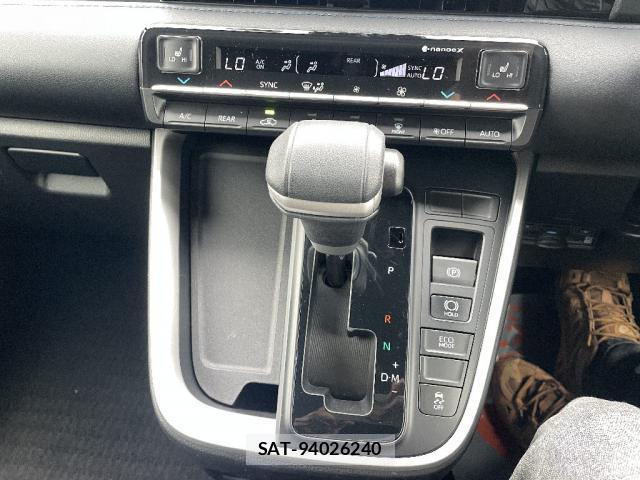 Toyota VOXY 2023-03 8649496-13