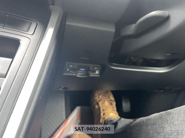 Toyota VOXY 2023-03 8649496-16
