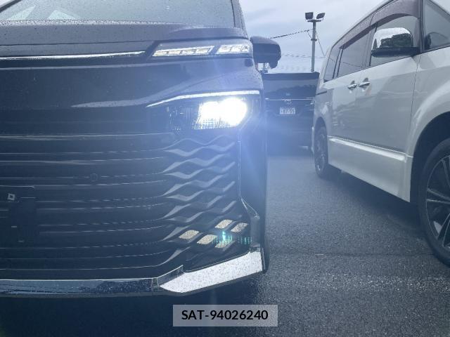 Toyota VOXY 2023-03 8649496-19