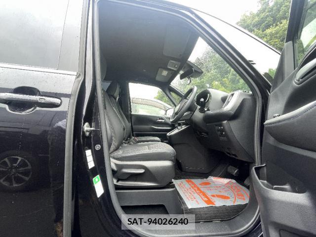 Toyota VOXY 2023-03 8649496-4