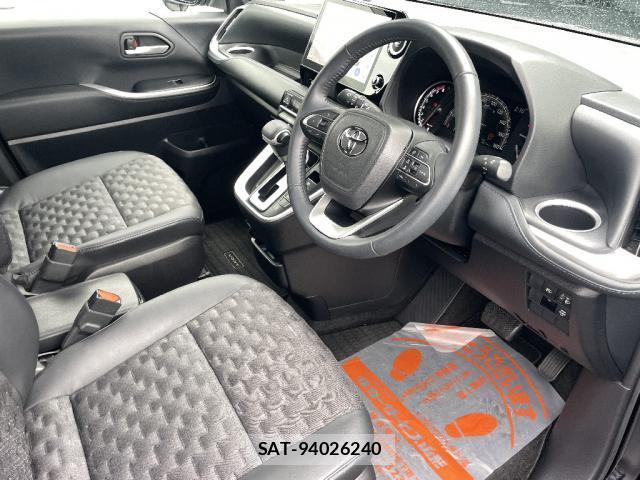 Toyota VOXY 2023-03 8649496-5