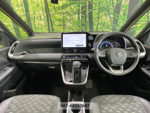 Toyota VOXY 2023-01 8649764-1