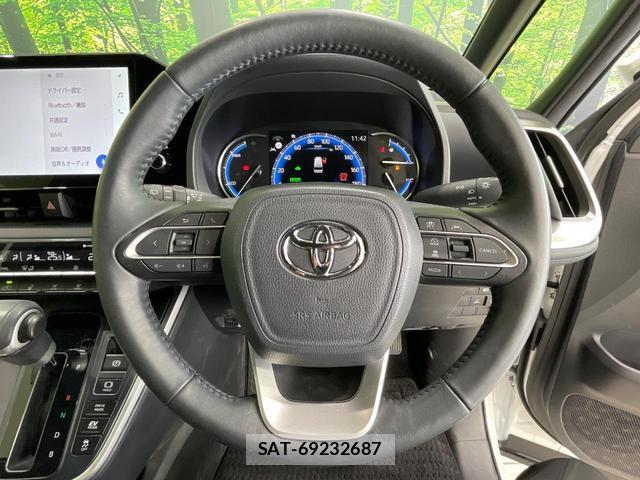 Toyota VOXY 2023-01 8649764-11