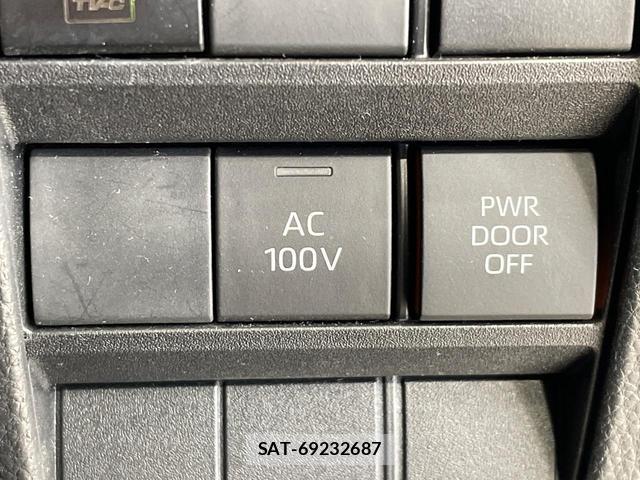 Toyota VOXY 2023-01 8649764-4