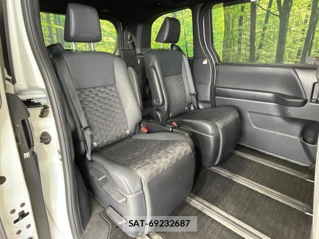 Toyota VOXY 2023-01 8649764-8