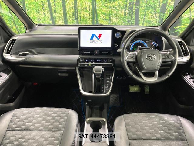 Toyota VOXY 2022-03 8649813-1