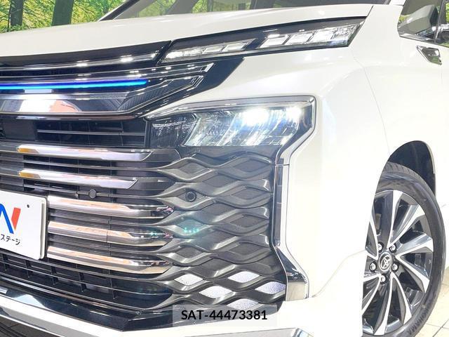 Toyota VOXY 2022-03 8649813-12