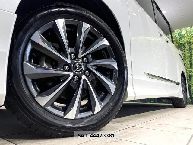 Toyota VOXY 2022-03 8649813-13