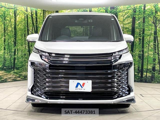 Toyota VOXY 2022-03 8649813-14