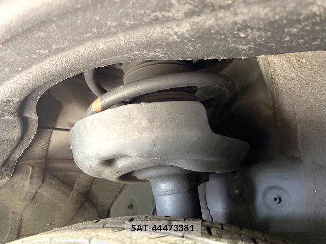Toyota VOXY 2022-03 8649813-19