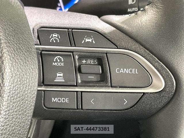Toyota VOXY 2022-03 8649813-5