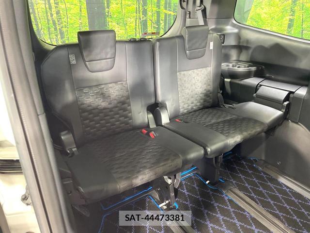 Toyota VOXY 2022-03 8649813-9