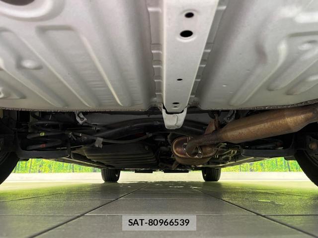 Toyota VOXY 2021-11 8649822-19