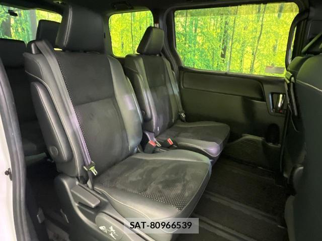 Toyota VOXY 2021-11 8649822-8