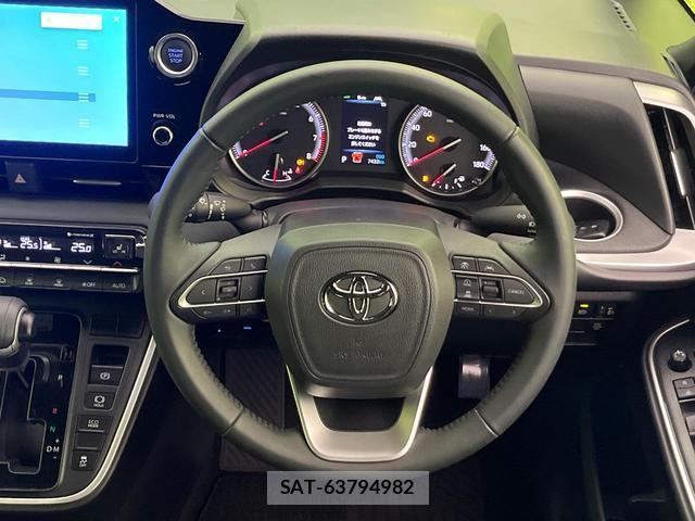 Toyota VOXY 2023-05 8649823-10
