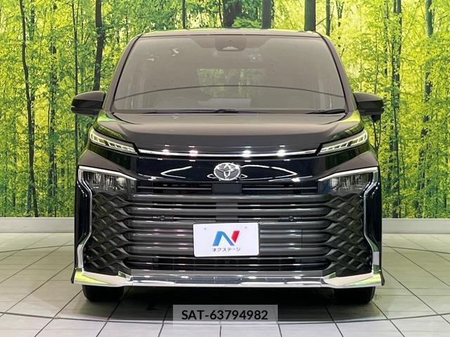 Toyota VOXY 2023-05 8649823-13