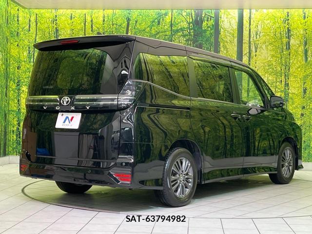 Toyota VOXY 2023-05 8649823-16