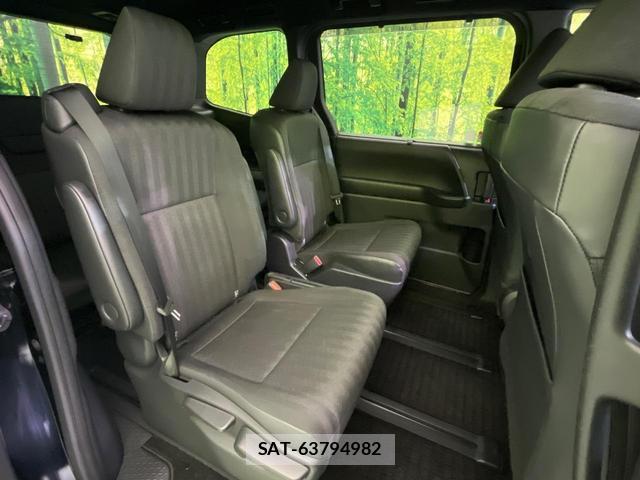Toyota VOXY 2023-05 8649823-7