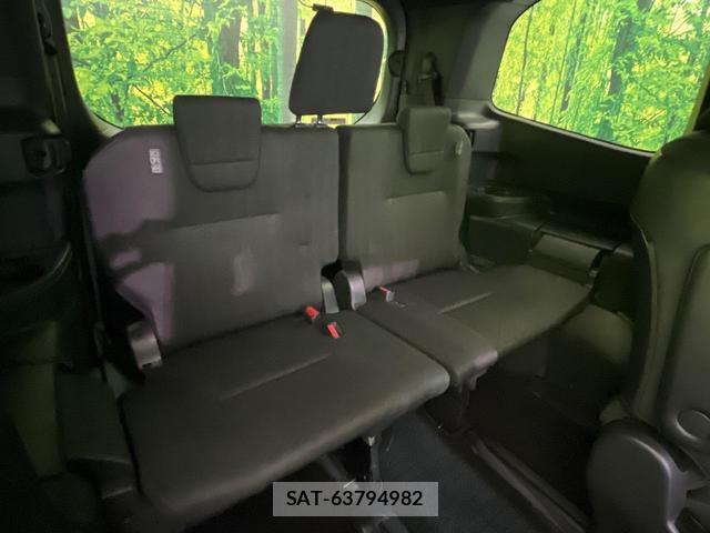 Toyota VOXY 2023-05 8649823-8