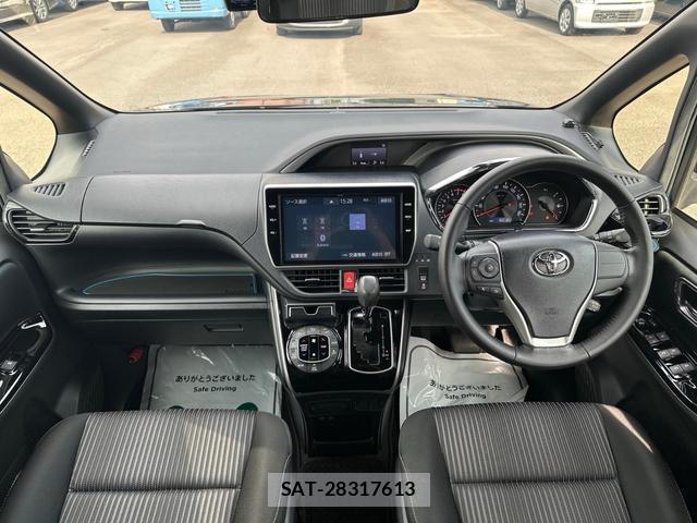 Toyota VOXY 2019-08 8649912-1